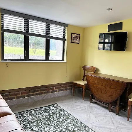 Forest Apartment Gated Parking On 2 Acres Garden Chislehurst Exterior photo