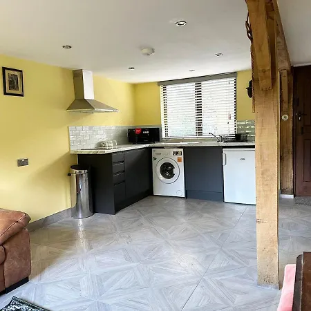 Forest Apartment Gated Parking On 2 Acres Garden Chislehurst Exterior photo