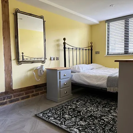 Forest Apartment Gated Parking On 2 Acres Garden Chislehurst Exterior photo