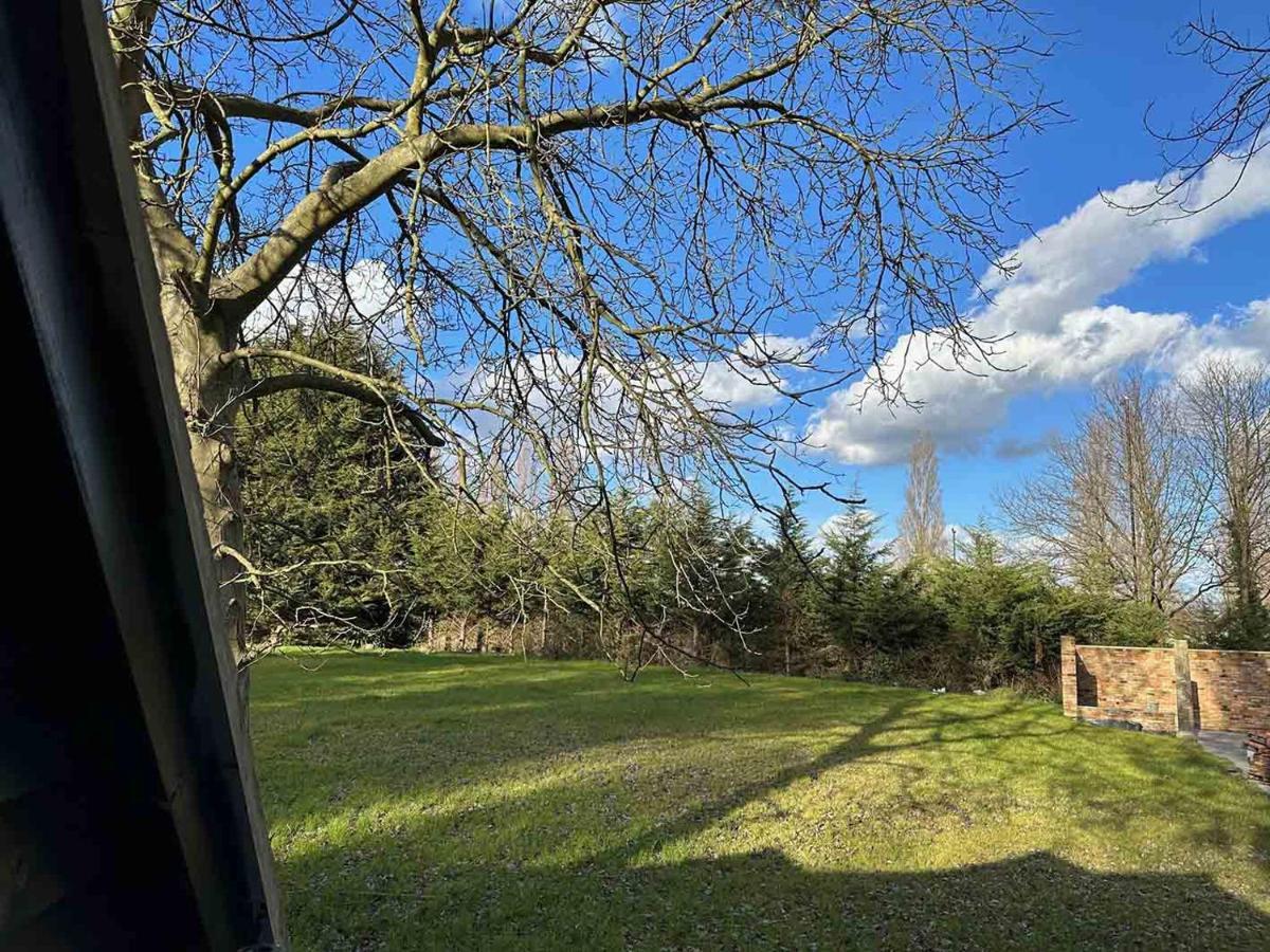 Forest Gated Parking On 2 Acres Garden Apartment *